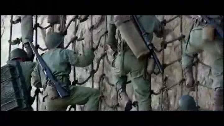 血战钢锯岭告诉你战争多残酷，美国大兵还未开枪就被爆头！