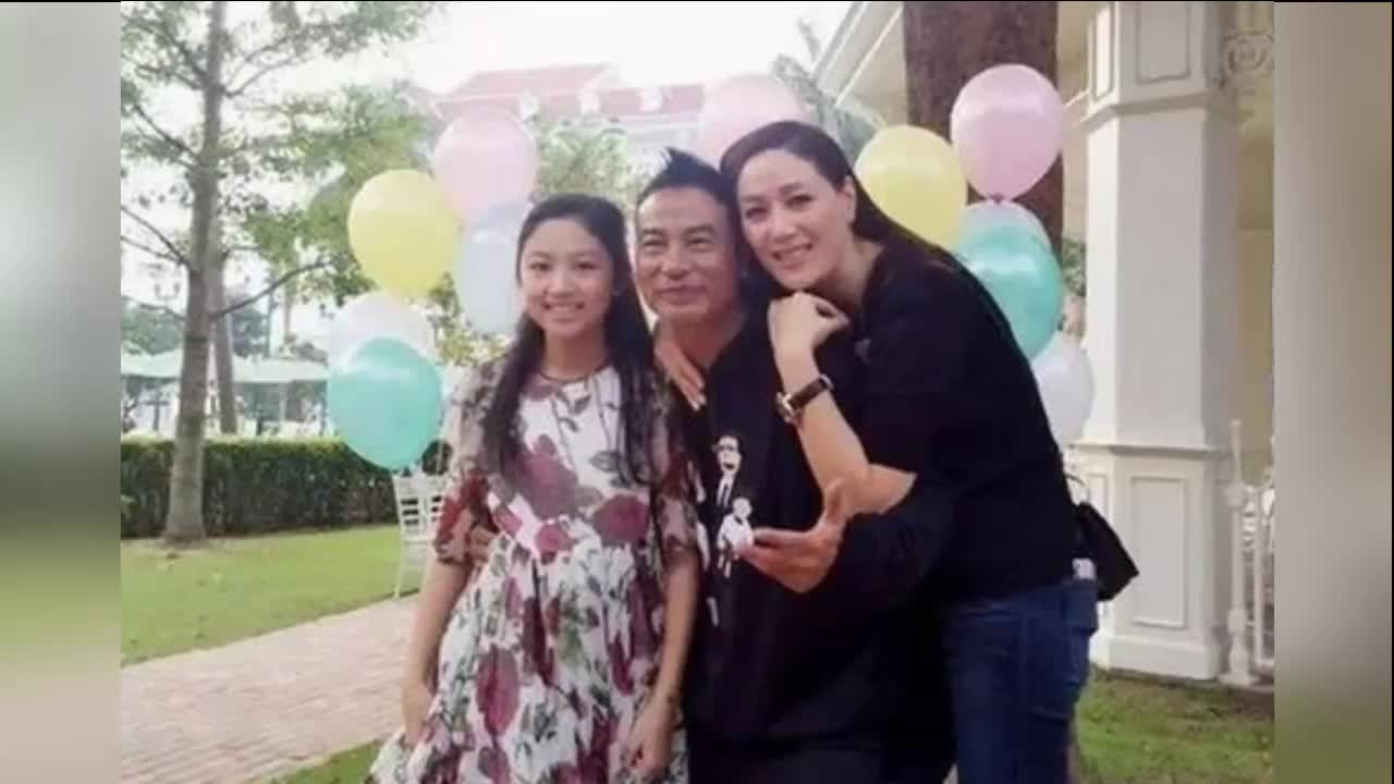 任达华帮爱女做按摩 连妻子都惊呼“好甜蜜”