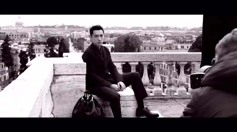 胡歌息影前代言阿玛尼开启全球刷脸节奏