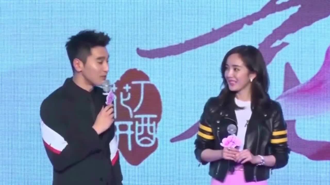 亲亲抱抱举高高！赵又廷壁咚杨幂缠绵热吻