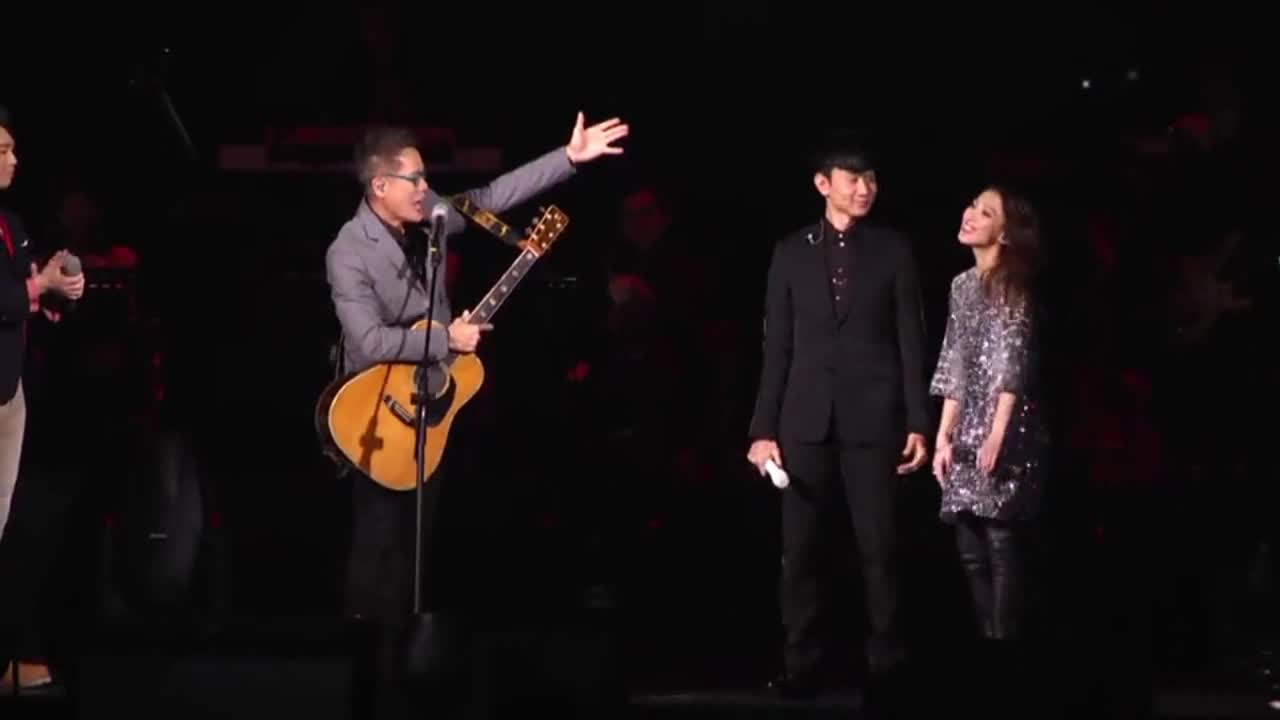 演唱会亏损百万 罗大佑自嘲：从没这么宽敞过吧