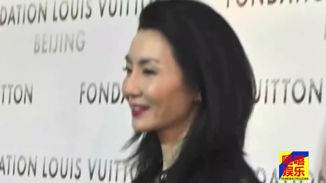 被男友撇清关系伤透心？曝张曼玉消瘦溜狗戒心重