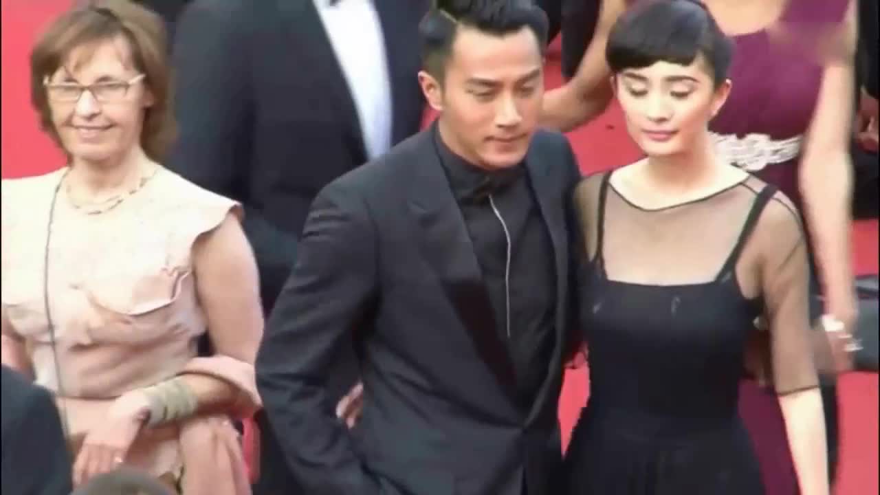 杨幂刘恺威商场秀恩爱，似已怀二胎，刘恺威笑得合不拢嘴！