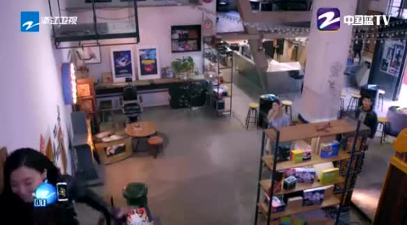 王丽坤中毒了，买个包包都对朱亚文浮想联翩