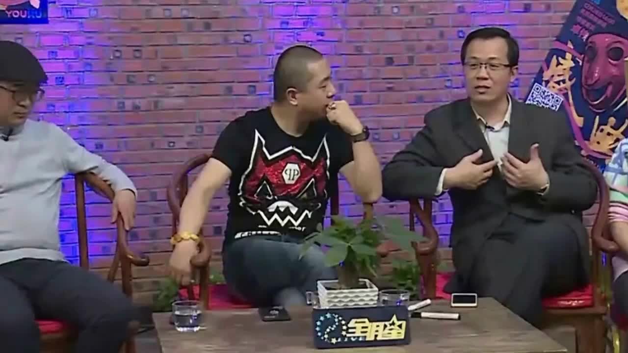 网曝女星白百何泰国会面神秘男子贴面喂食