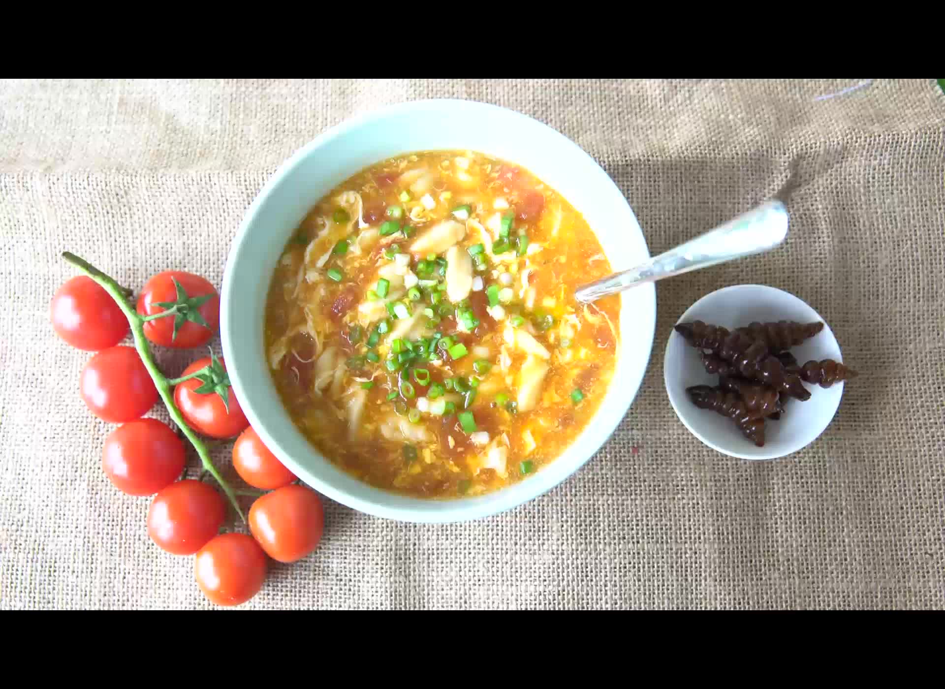 西红柿鸡蛋烩麻食:陕西人午饭吃一碗这个就饱了!