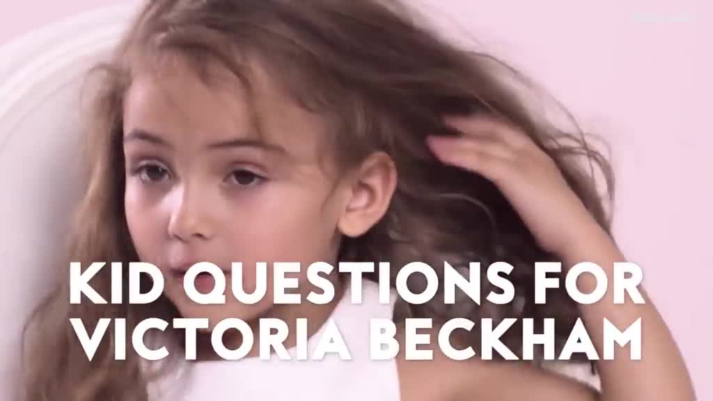 实拍：维多利亚?贝克汉姆和女儿小七在一起玩耍 超萌