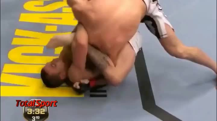 mma史上最严重的犯规，爆踢裆部防不胜防，这人活该被打死