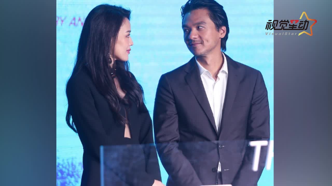 撒狗粮！舒淇撩发吐舌显俏皮 冯德伦深情注视