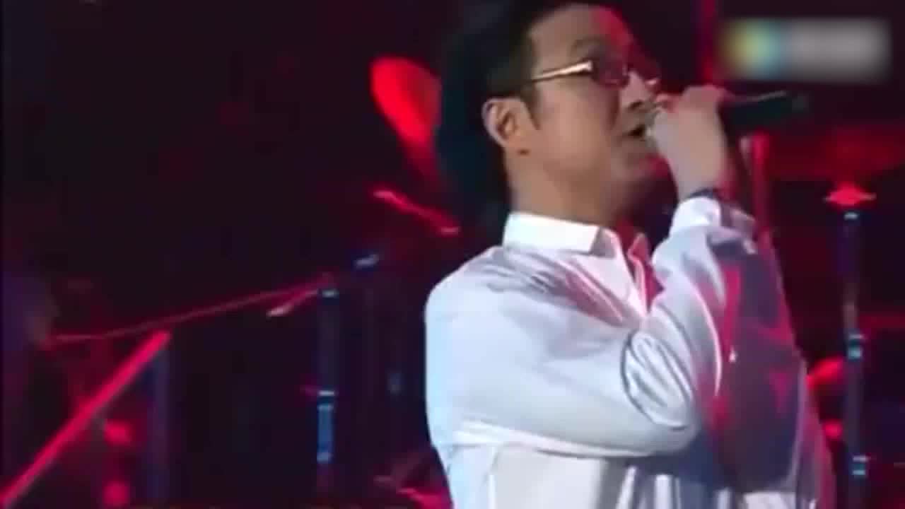 汪峰演唱会上深情告白：子怡谢谢你 我爱你