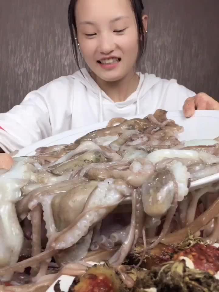 过年生吃美女图片