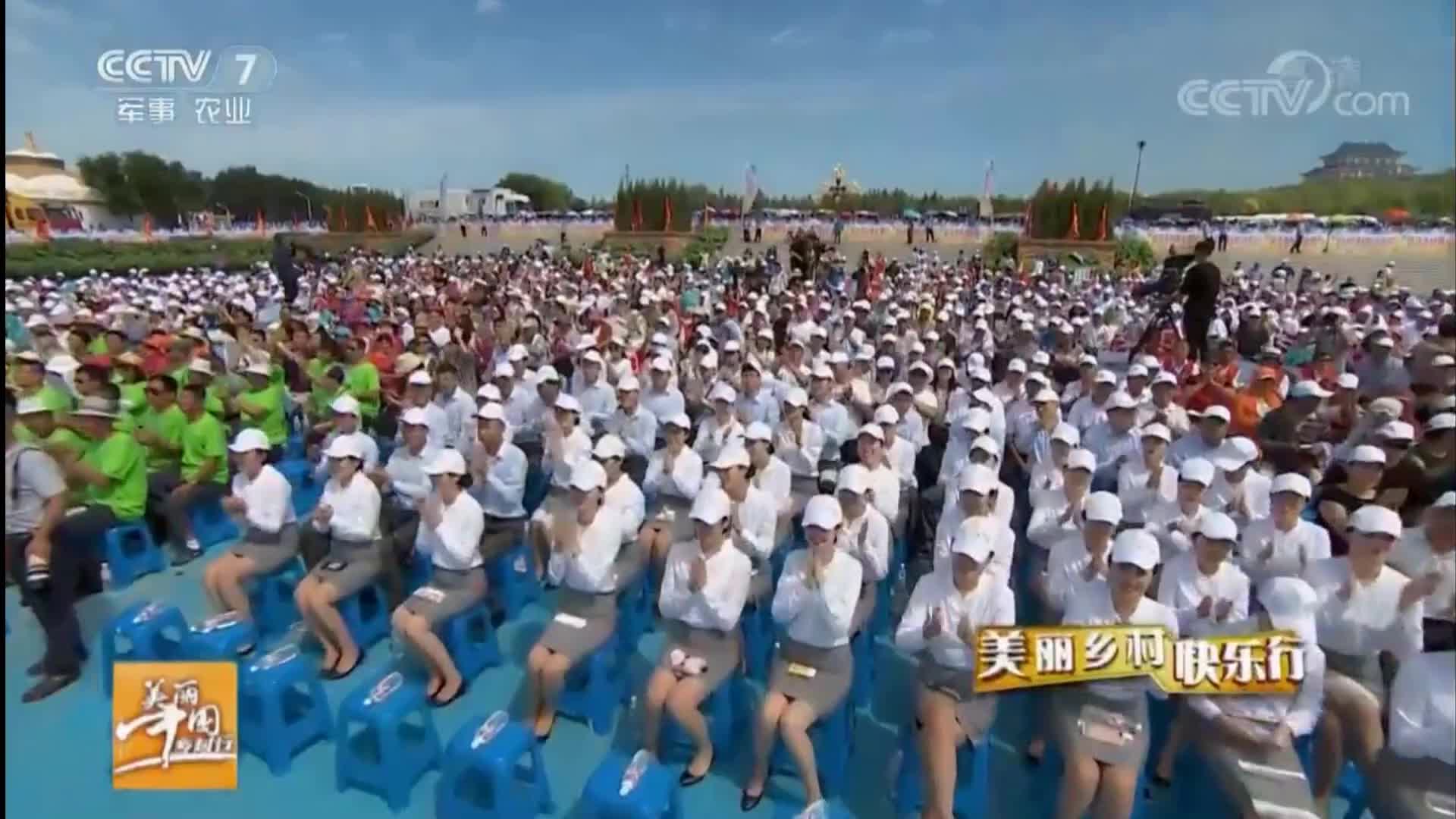 明星陈奕天表演大型魔术鱼缸逃脱水箱逃脱