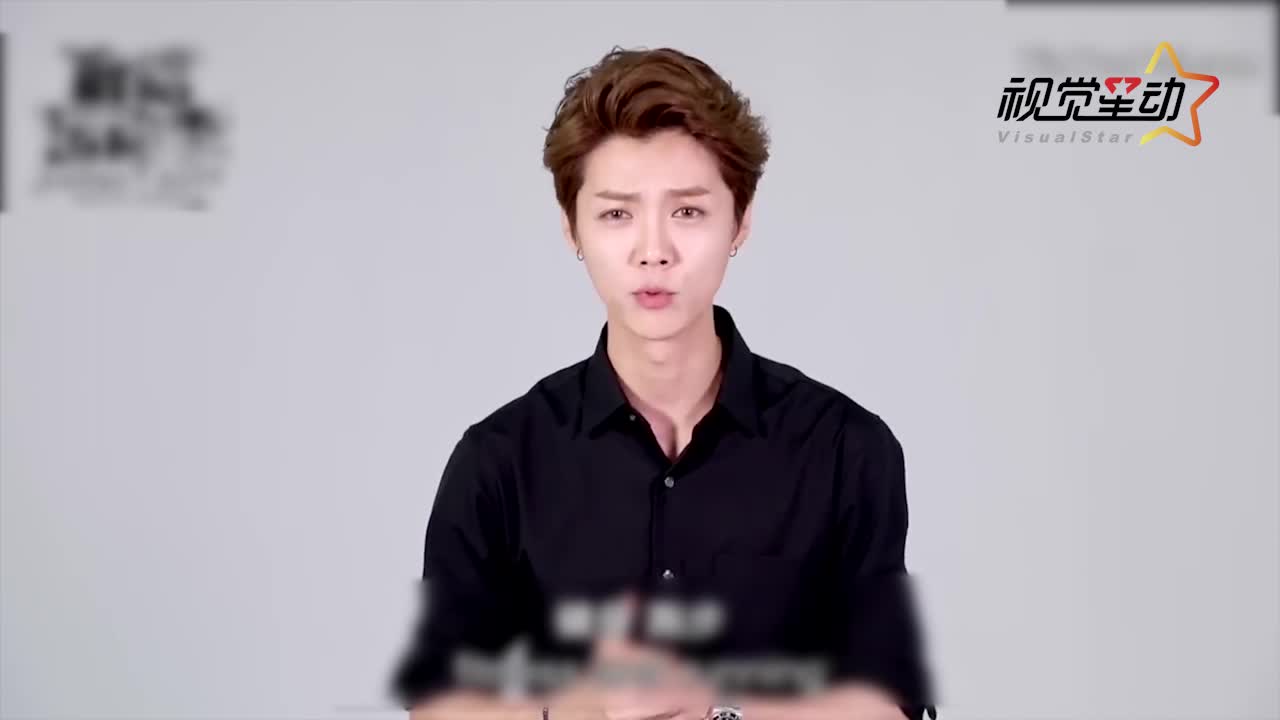 鹿晗公布女友是关晓彤，两人曾同游游乐场