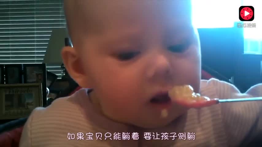 宝宝呕吐别盲目吃药,3招快速有效缓解呕吐现象