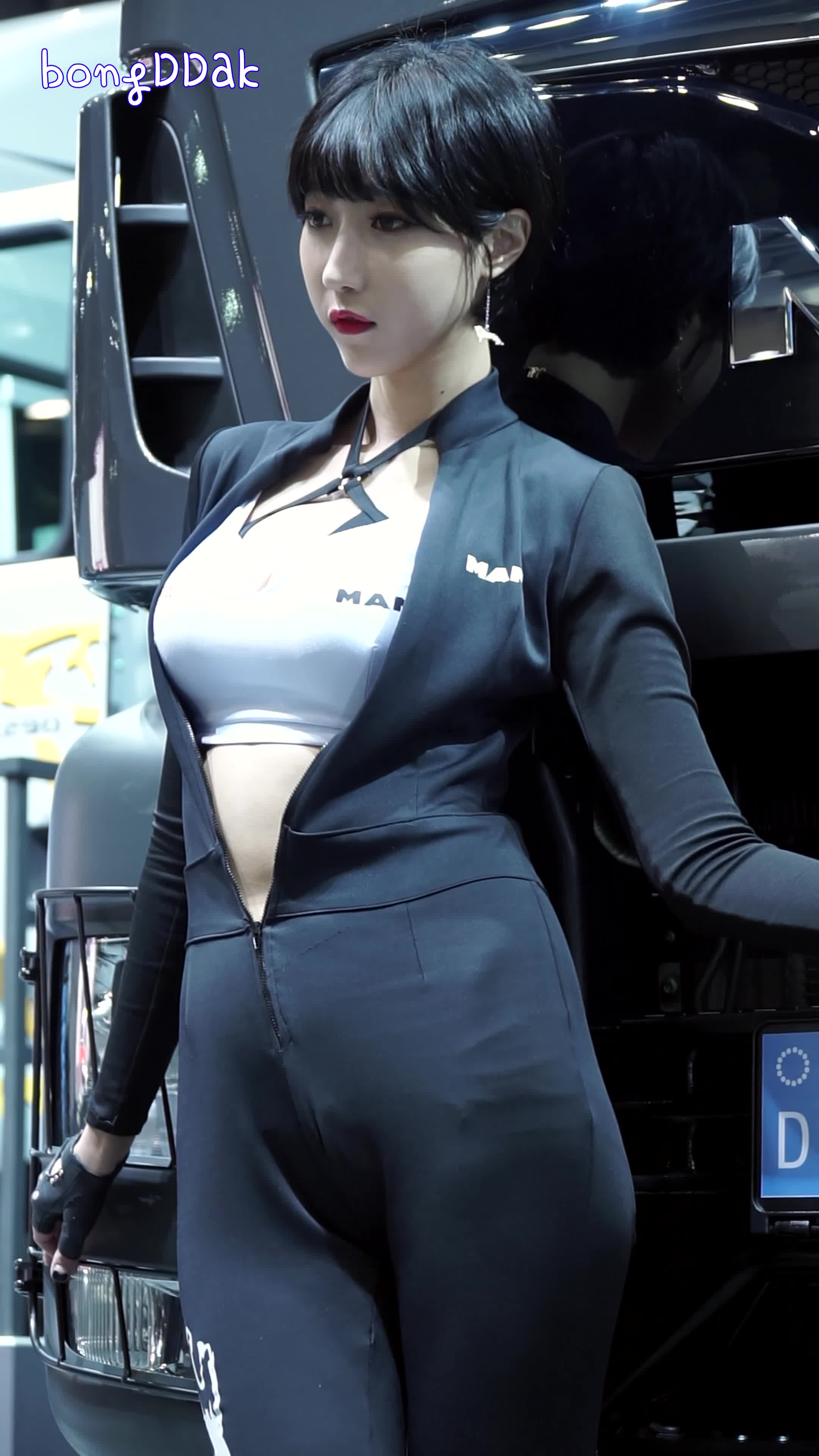 韩国紧身裤美女车模图片