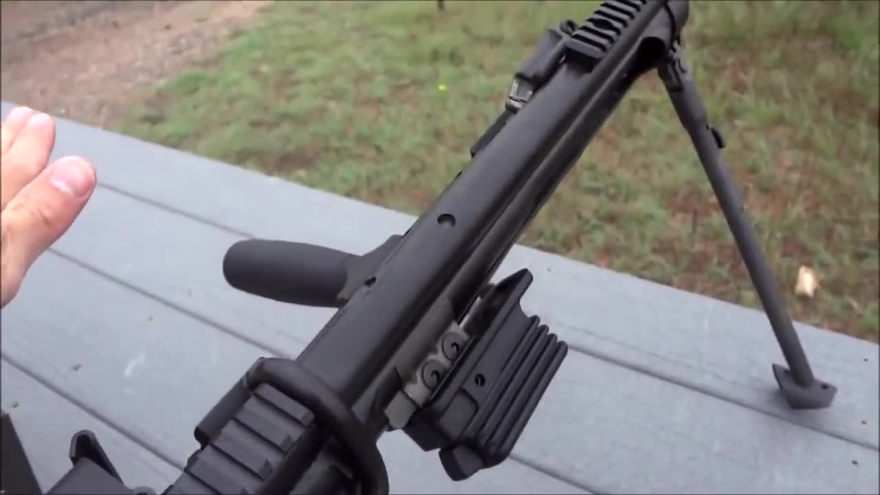 hk23e轻机枪射击展示,不同角度不一样感受