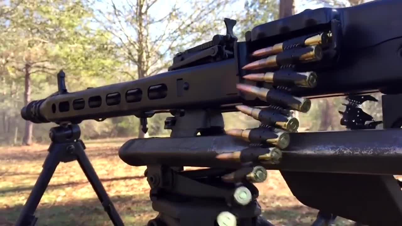 零距离欣赏mg42机枪的射击瞬间,酷毙了