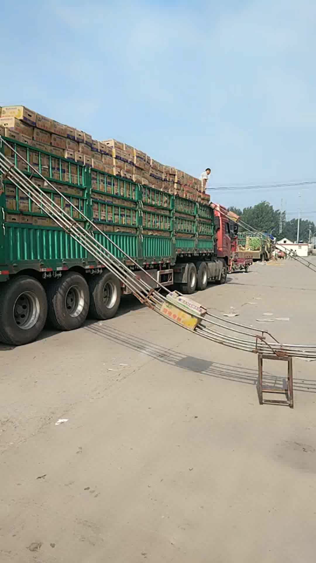 劳动人民的智慧!大货车这样卸货超省力