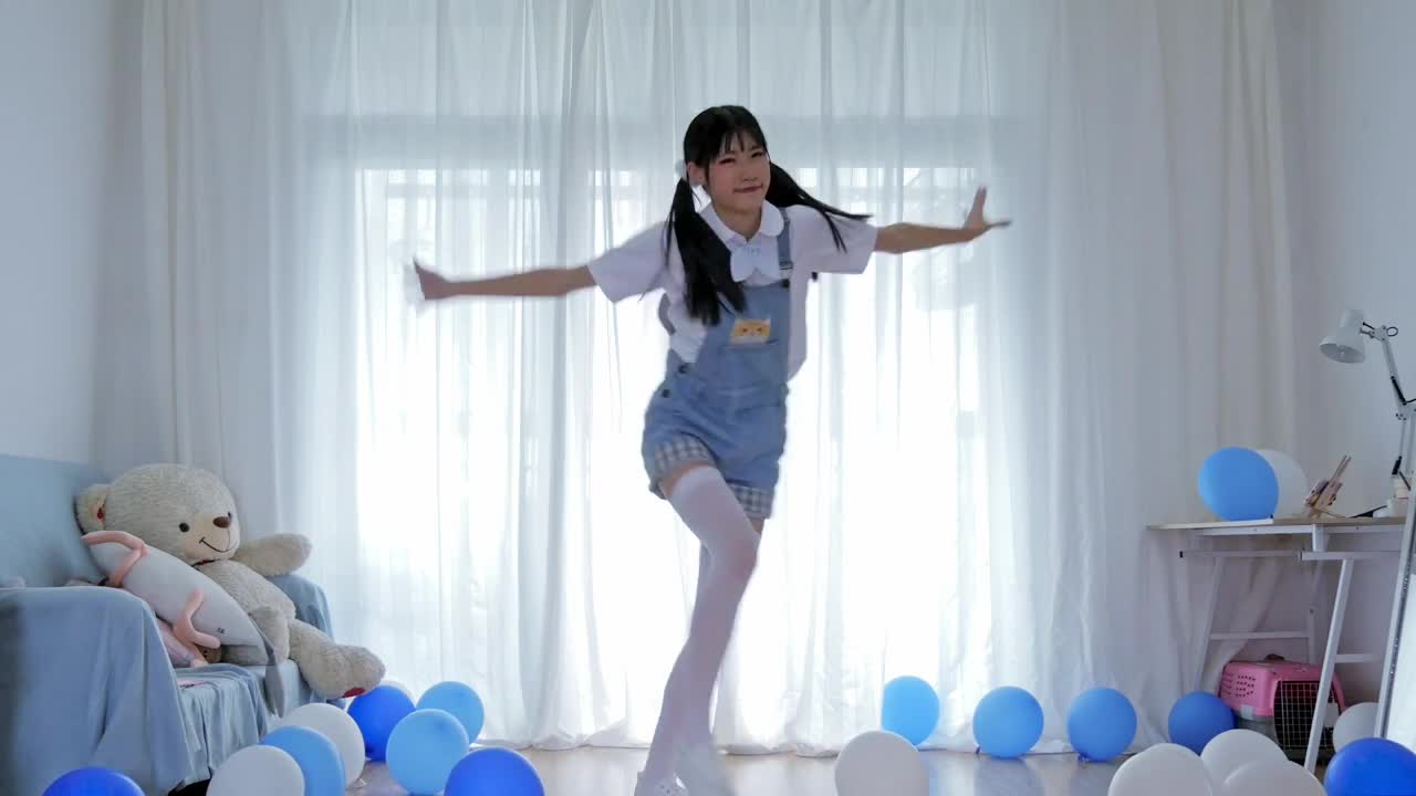 高挑美女跳宅舞,跳的真好看