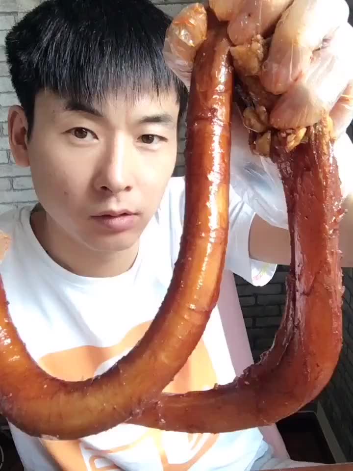 东北小哥的手抓牛萌萌,这个吃法真是没谁了