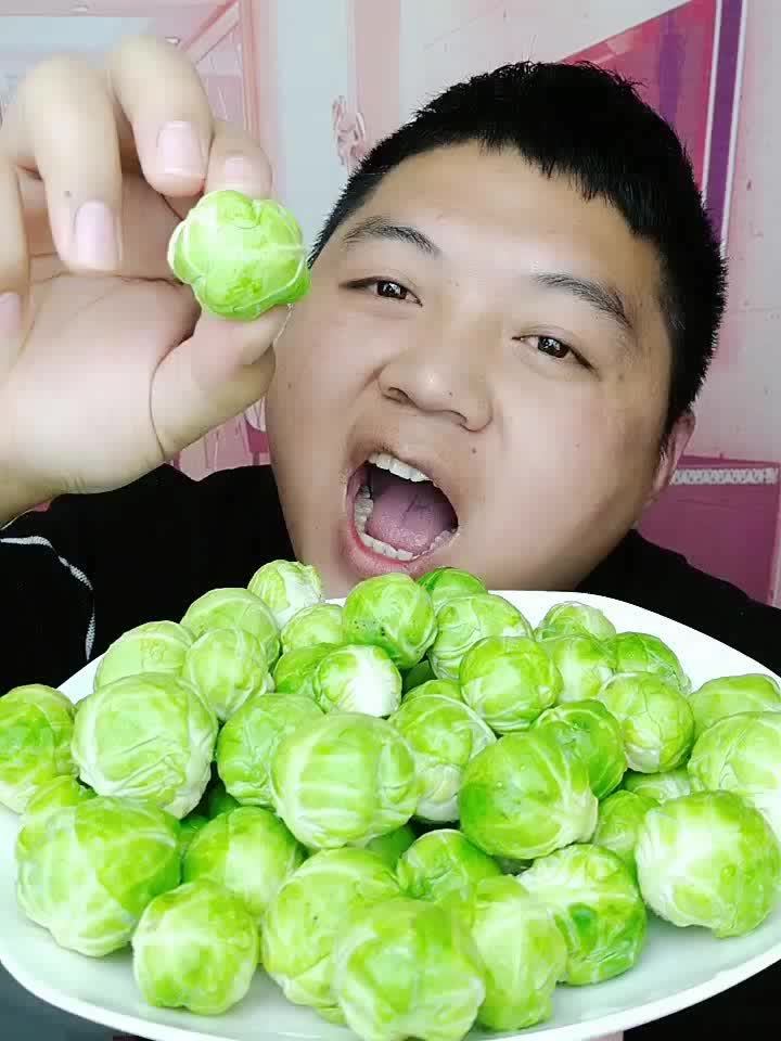 吃货老哥吃的小头菜,魔性了,还有这神操作呢
